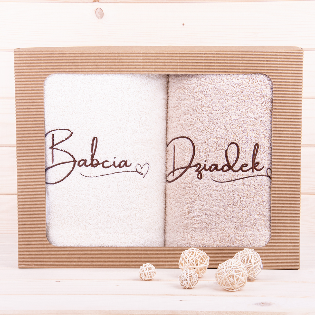 Komplet ręczników 2*70x140 cm z haftem Babcia Dziadek wzór 4 w kolorach ecru/beż