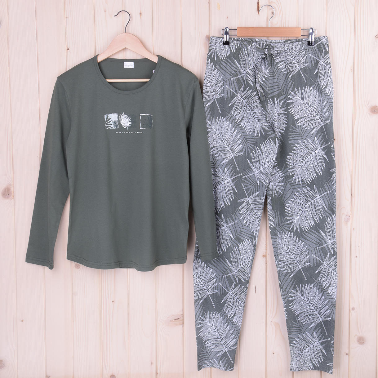 Piżama damska z długimi spodniami i rękawem 410020 rozm: M Listki na ciemnej zieleni