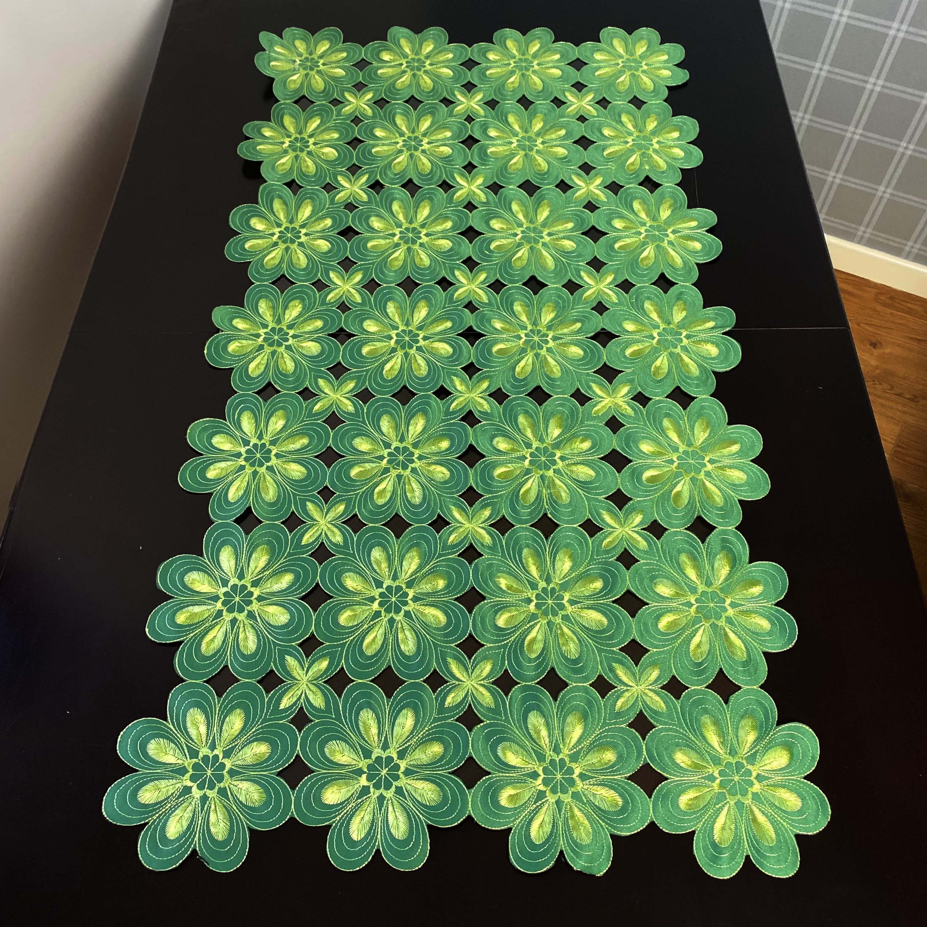 Bieżnik 50x100 cm wzór DA-1462 haftowane zielone kwiaty prostokąt
