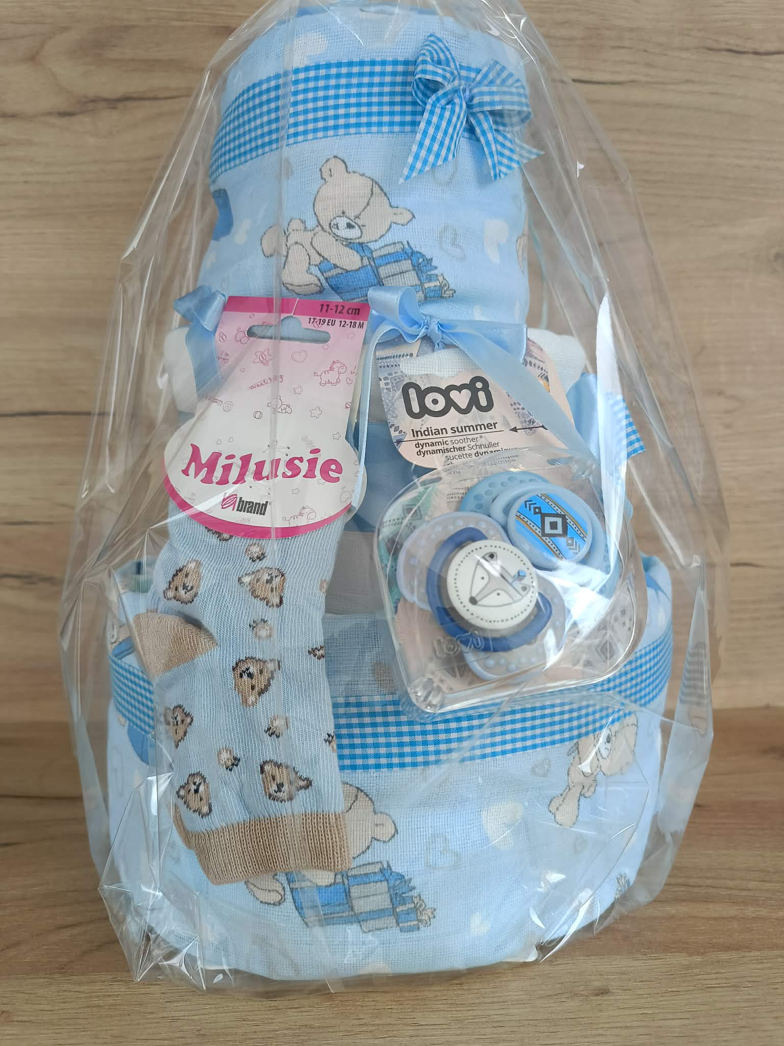 Tort z pampersów Misie i serduszka
