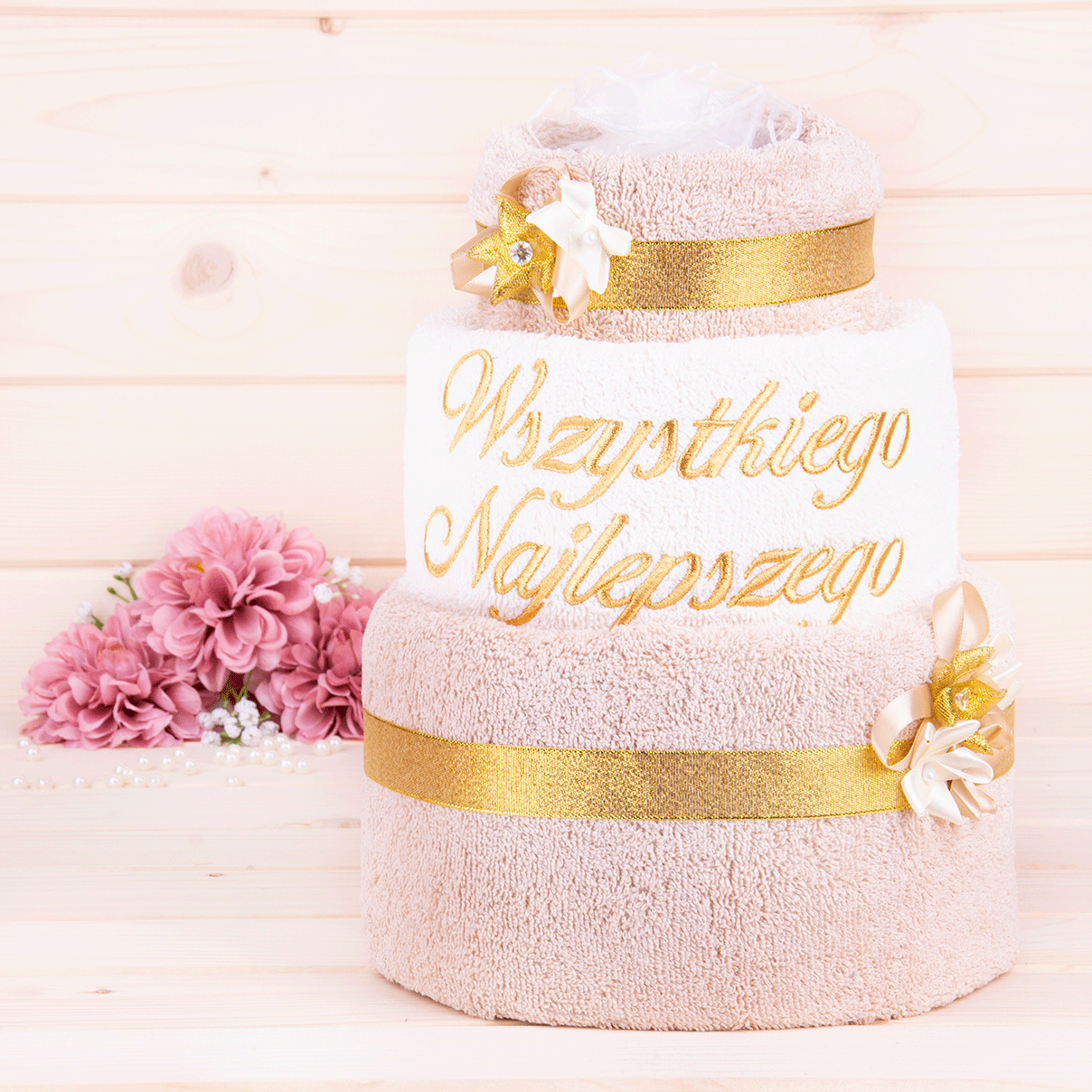Tort z ręczników 3 poziomowy z haftem Wszystkiego najlepszego wzór 27 w kolorach jasny beż, ecru, jasny beż