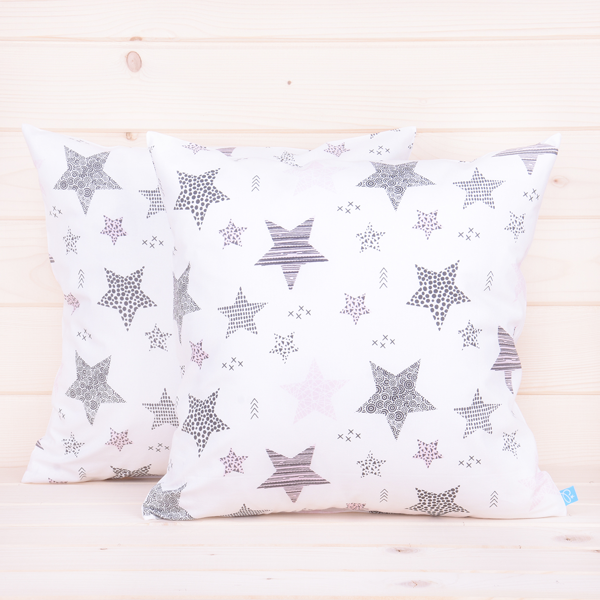 Poszewka z bawełny 40x40 cm Gwiazdy 6 z różowymi gwiazdkami
