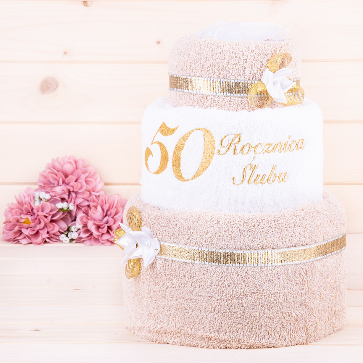 Tort z ręczników 3 poziomowy z haftem 50 rocznica ślubu jasny beż, biały, jasny beż  ze złotym haftem