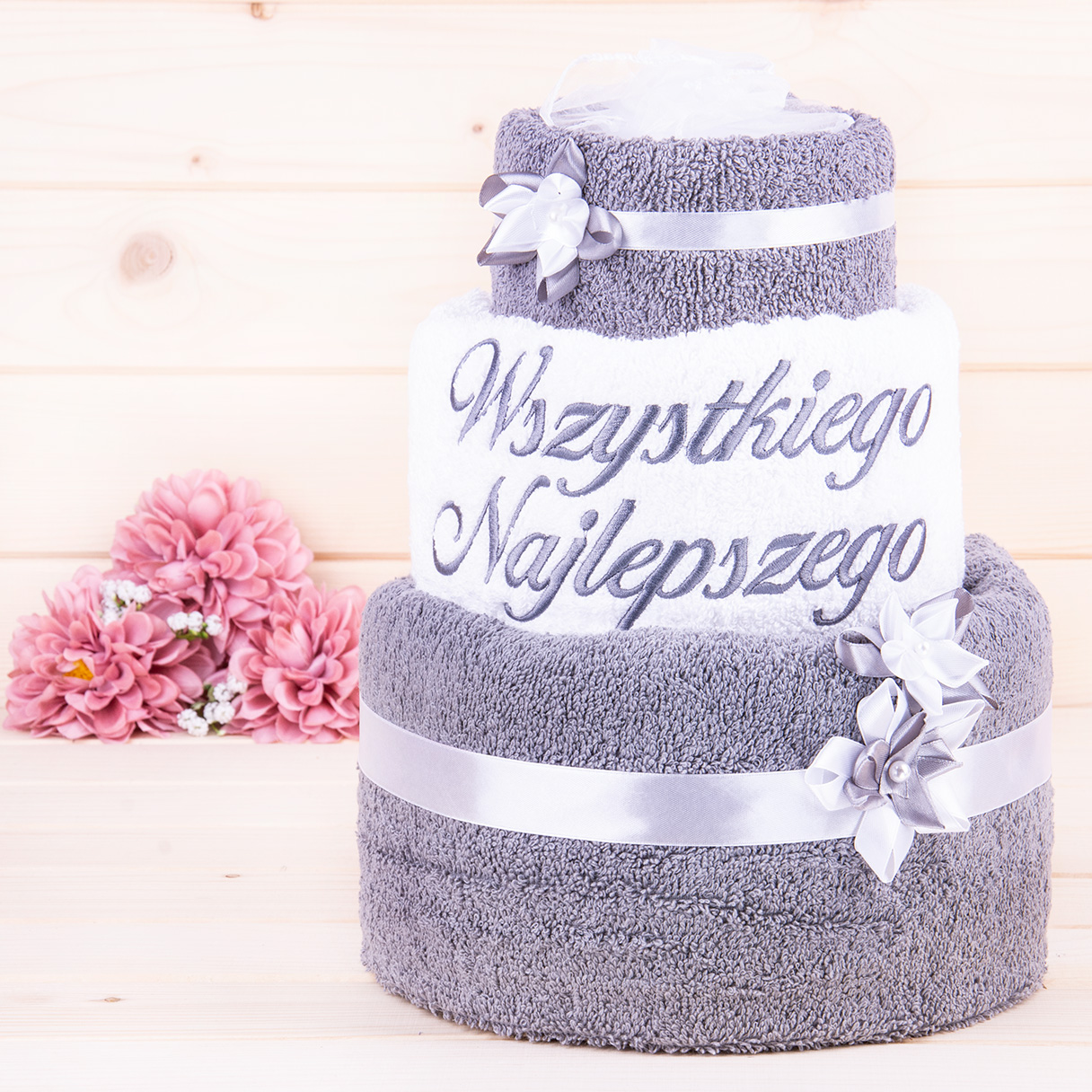 Tort z ręczników 3 poziomowy z haftem Wszystkiego najlepszego wzór 42
w kolorach szary, biały, szary