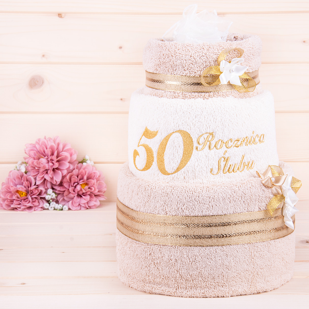 Tort z ręczników 3 poziomowy z haftem 50 rocznica ślubu jasny beż, ecru, jasny beż